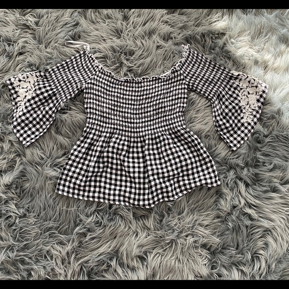 Hollister Off the Shoulder Top Black-White Size XS